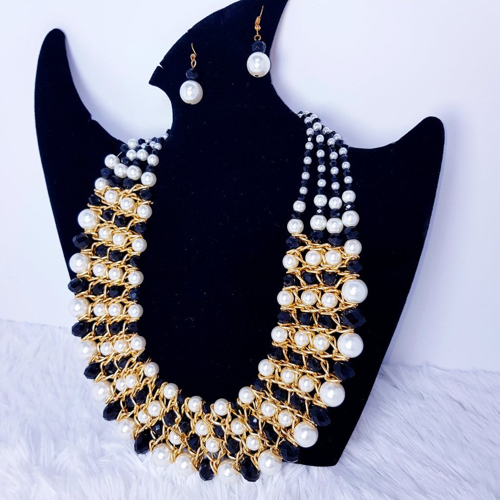 Crxstal Pearl Necklace