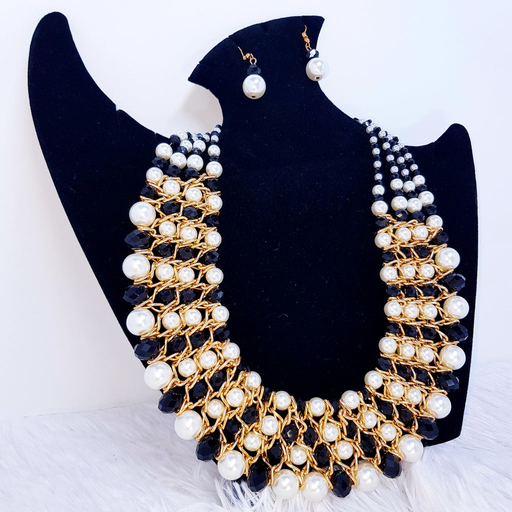 Crxstal Pearl Necklace
