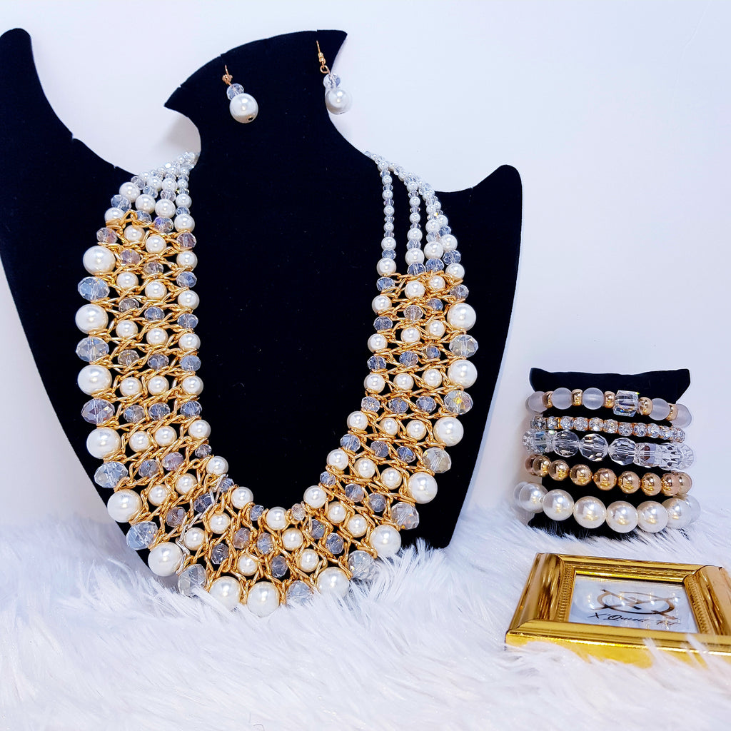 Crxstal Pearl Necklace