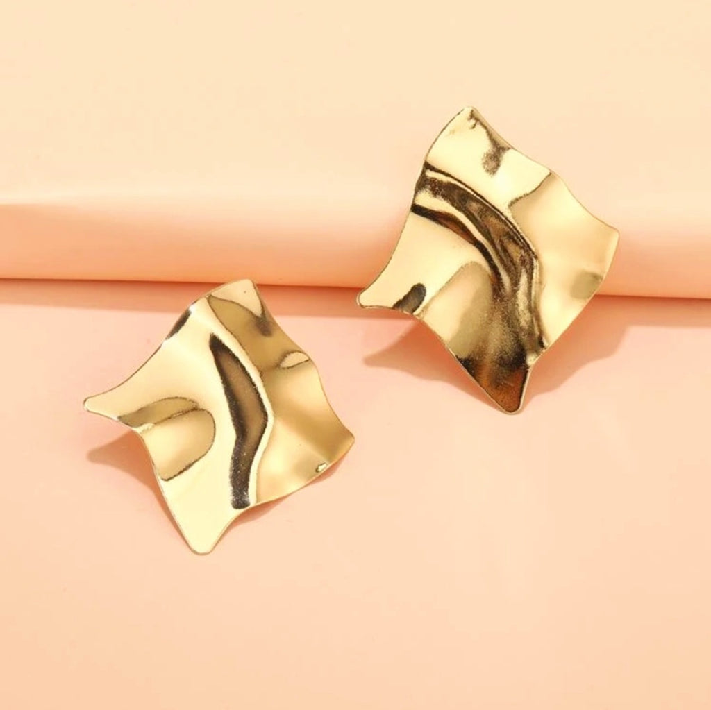 Fold Me Gold Earring
